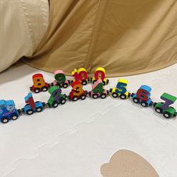 Wooden Magnetic 0-10 Number Train With Storage Case