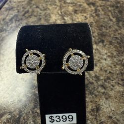 14k Stud Earrings With Diamond Chips 