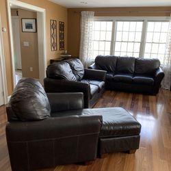 Jordan’s Furniture  Leather  3 Piece Sofa 