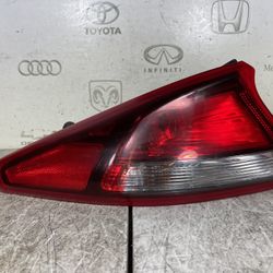2017-2020 HYUNDAI IONIQ REAR LEFT DRIVER SIDE TAIL LIGHT HALOGEN LAMP OEM