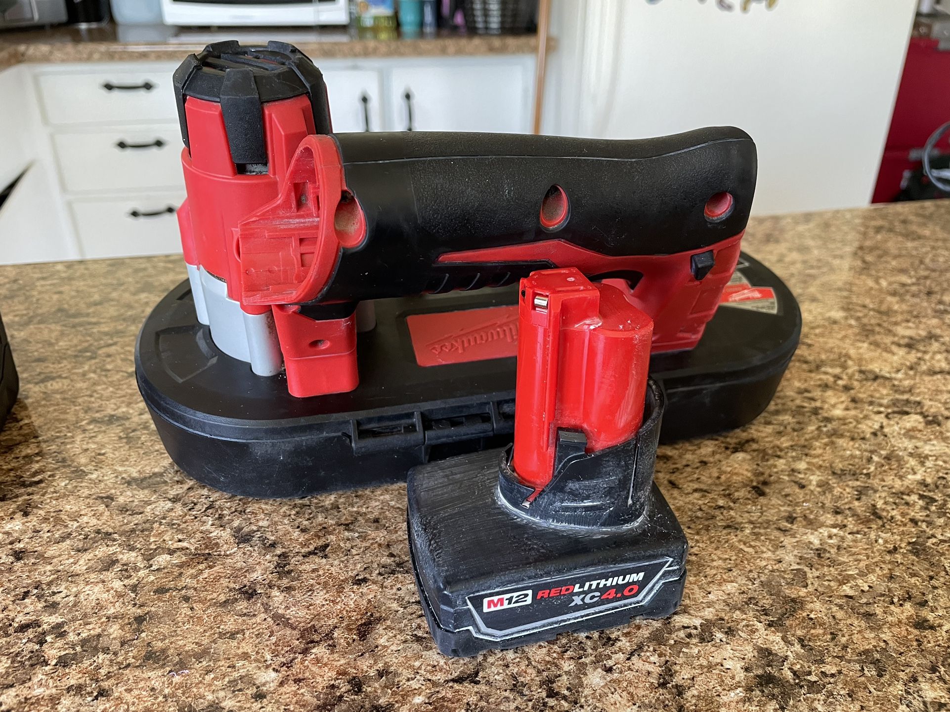 Milwaukee M12 12V Lithium-lon Cordless Sub-Compact Band Saw (Tool-Only)