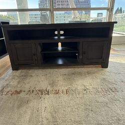 Entertainment credenza / TV stand 