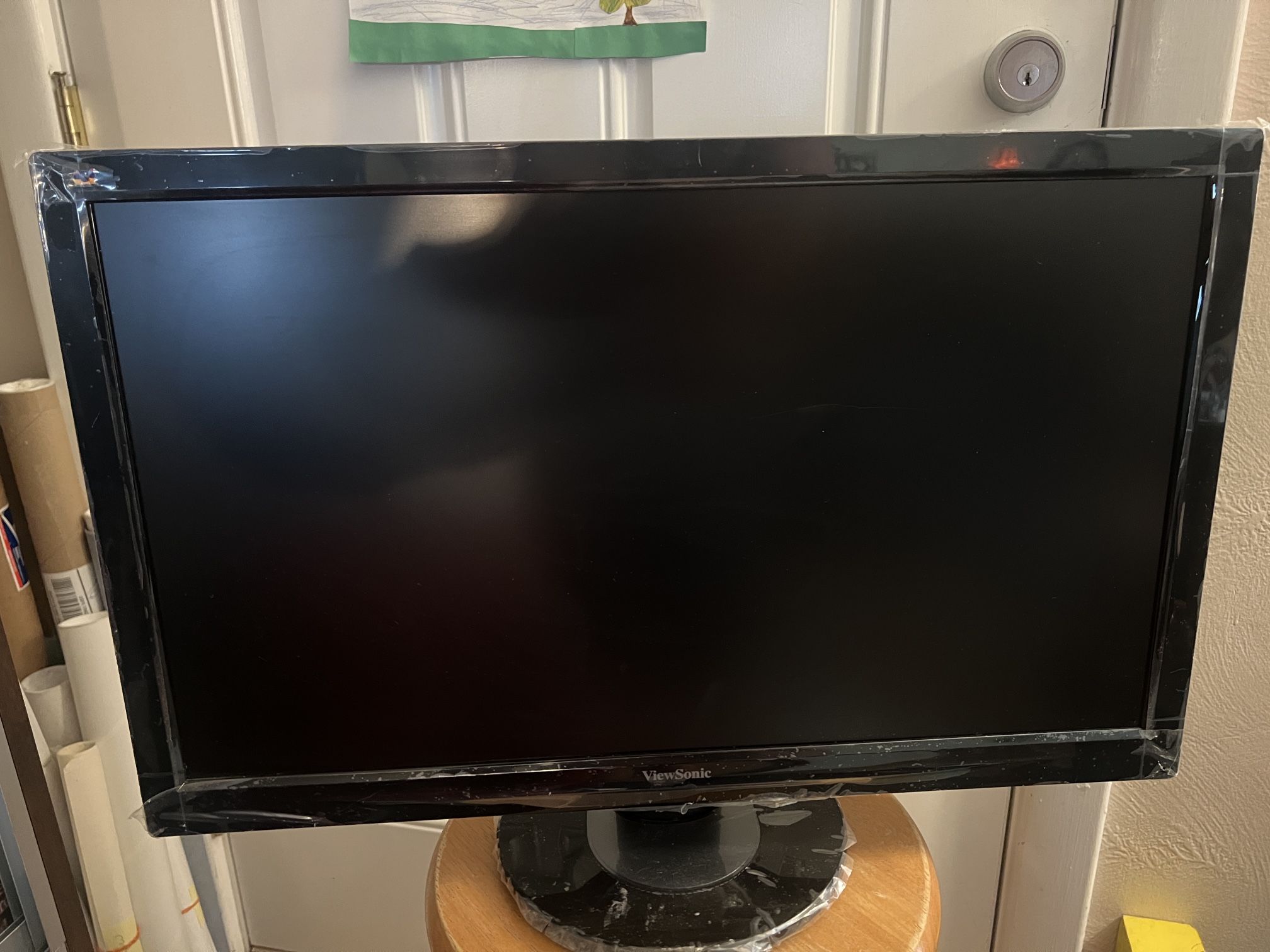 Viewsonic 24” LED Computer Monitor Like New.