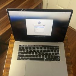 2019 Macbook Pro 16 Inches 2.6GHz 32GB intel i7 6-Core 512GB, 21 Count on Battery like New NO Ding Or Dent