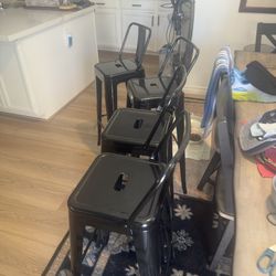 Bar BLACK METAL ISLAND CHAIRS. 