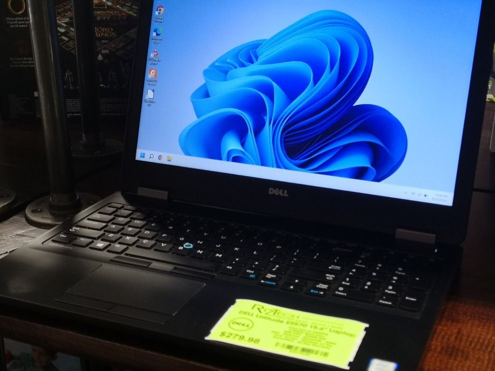 DELL Latitude E5570 15.6" Laptop
Intel Core i5-6440HQ
2.60GHz Quad Core 8GB RAM 256GB SSD