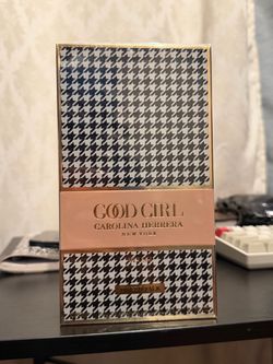 Carolina Herrera Good Girl Blush Tweed Talk Perfume