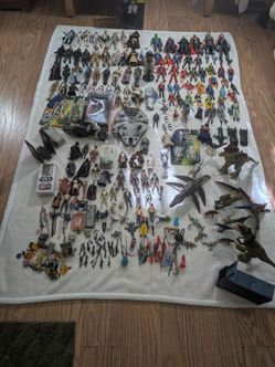 Big lots mixture of action figures. Star wars marvels and Jurassic Park