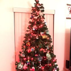 7 FOOT ARTIFICIAL CHRISTMAS TREE WITH STORAGE BAG / ORNAMENTS NOT INCLUDED 