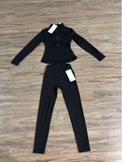Black polkadot Lululemon set