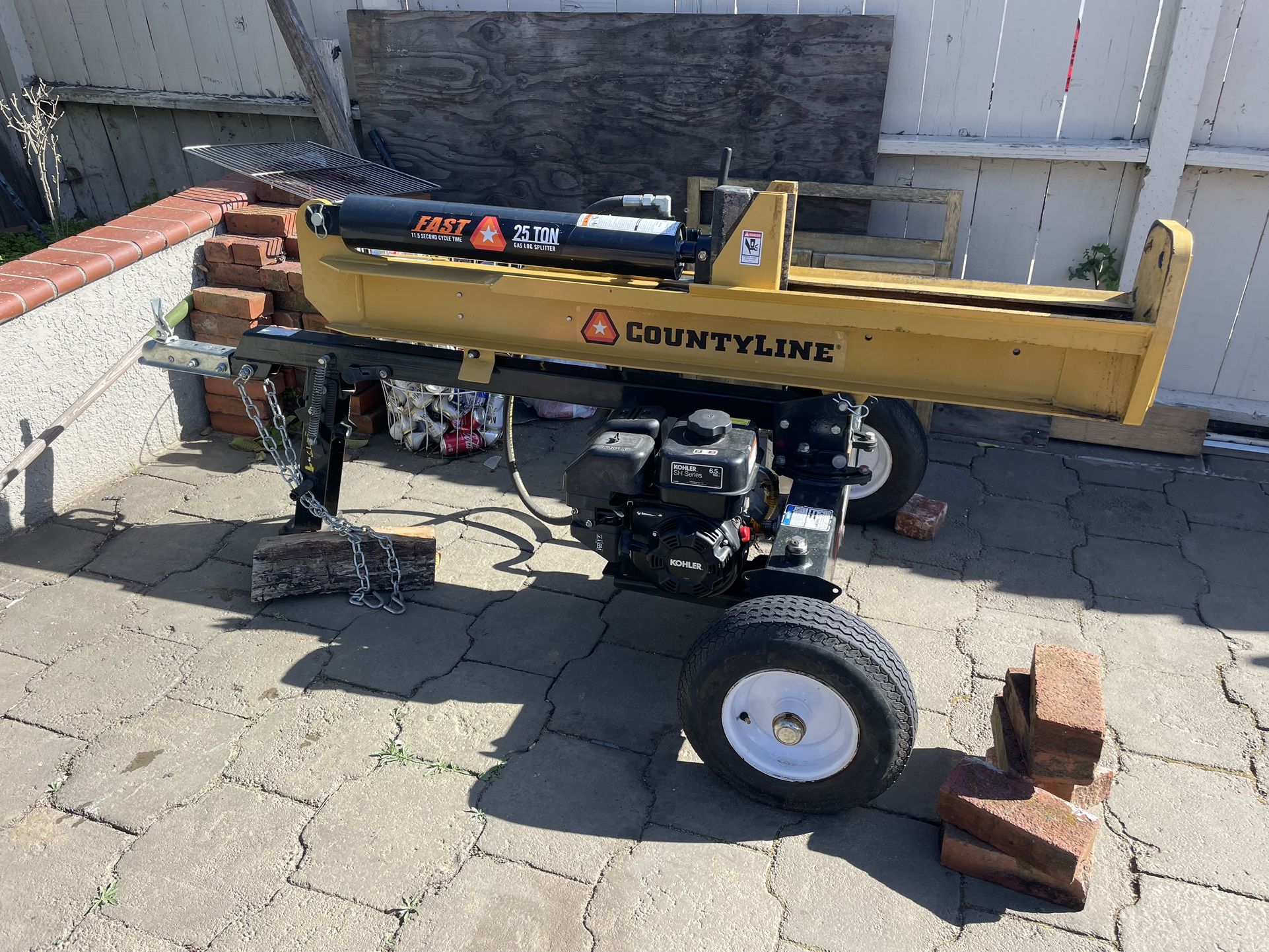 Log Splitter - 25 Ton, CountyLine