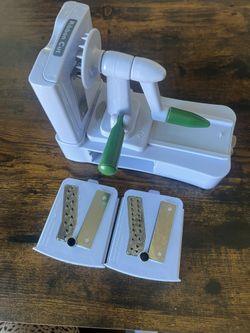 Veggetti Pro tabletop spiral vegetable slicer