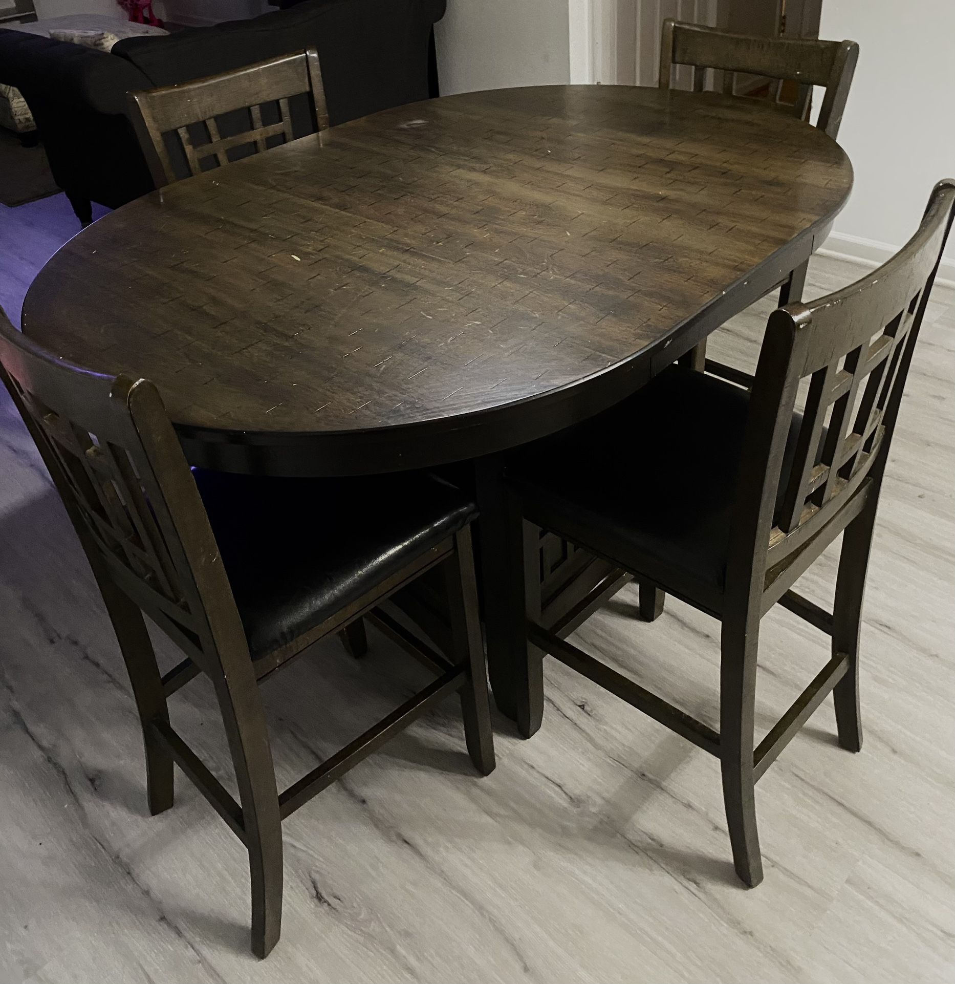 Solid Wood Kitchen Table – Gently Used, Good Condition