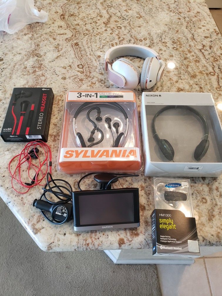 GPS Garmin, Samsung Bluetooth, Brand New Headphones Sets