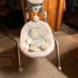 Ingenuity SimpleComfort - Multi-Direction Baby Swing, Lightweight and Compact, 6 Speeds, Vibrations and Nature Sounds, 0-9 Months, 6-20 lbs (Cassidy P