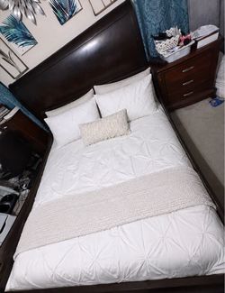 Bassett furniture king size bed frame espresso shade. Headboard footboard rails and foundation support
