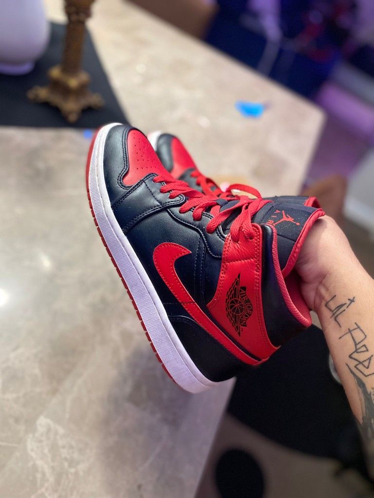 Jordan 1 Mid
Alternate Bred (2022