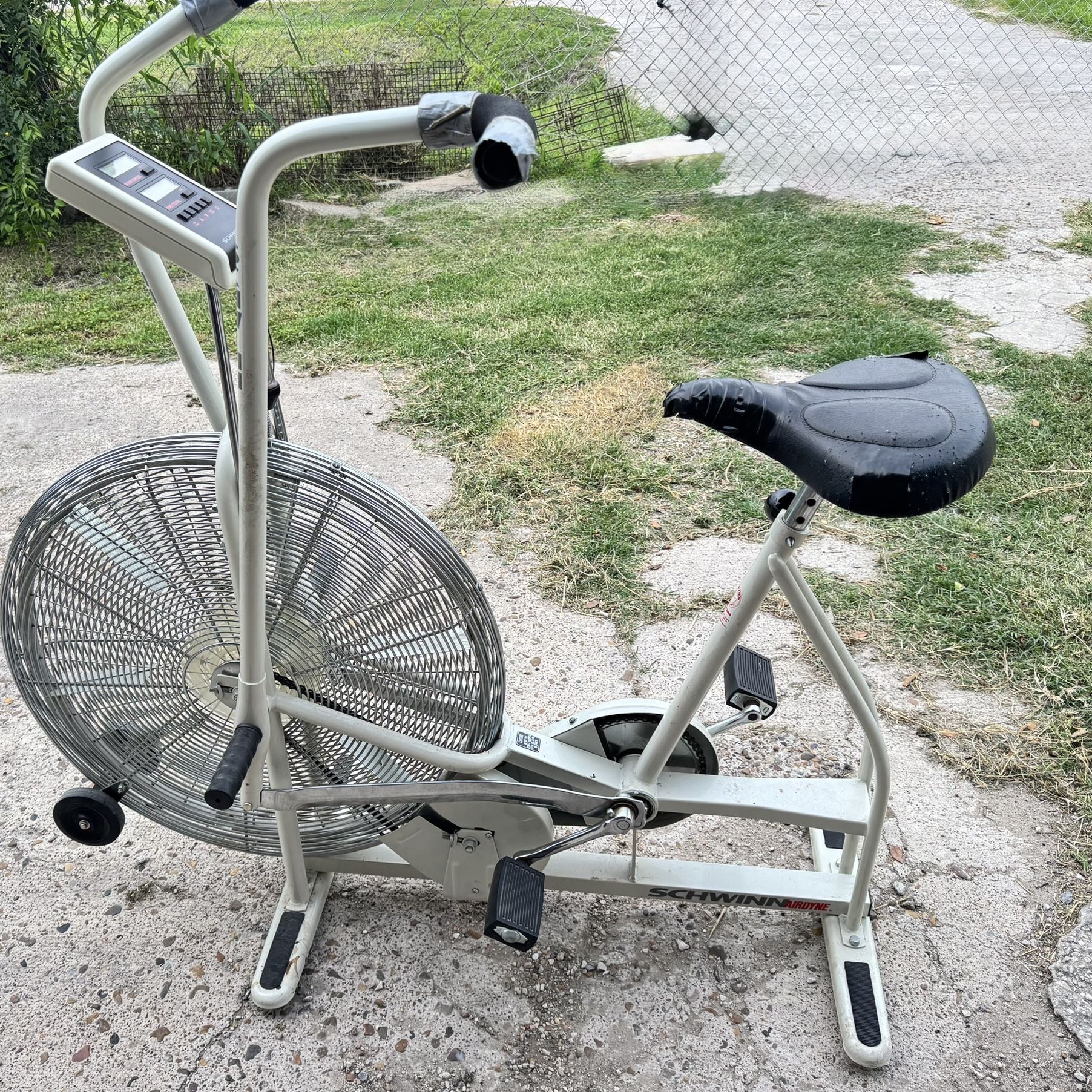 Vintage Schwinn AirDyne Dual Action Stationary Exercise Bike White See Video for Sale in Donna, TX - OfferUp Vintage Schwinn AirDyne Dual Action Stationary Exercise Bike White See Video for Sale in Donna, TX - OfferUp