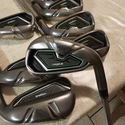EXCELLENT CONDITION! TAYLORMADE RBZ ROCKETBALLZ GOLF CLUB IRON SET (8 CLUBS)
