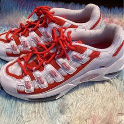Size 7.5  Women Puma Sneaker Used 