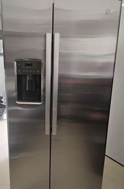New G E Refrigerator Stainless Steel side by Side 25.3  w/ icemaker  water , ice dispenser