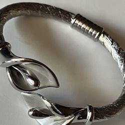 Tivvone Cala Lily Flower Bangle