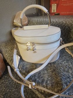 CROSSBODY PINK BUCKET PURSE BRAND NEW PERFECT FOR VALENTINES DAY