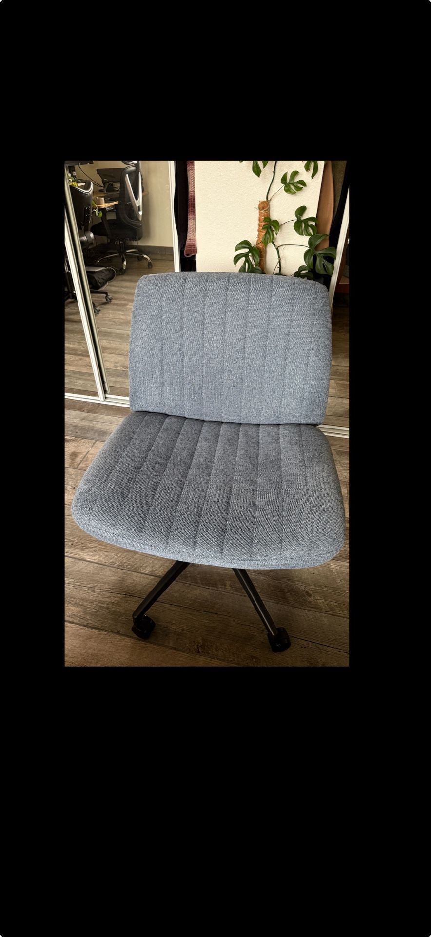 Wide seat Fabric office chair