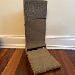 L-shaped cat scratcher — barely used