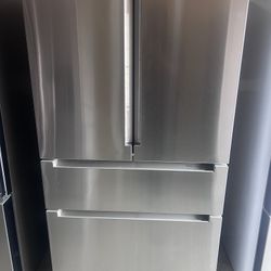 🔥 BRAND NEW SCRATCH AND DENT BOSCH 800 SERIES FRIDGE (RETAIL $3,800+) – DEAL 🔥