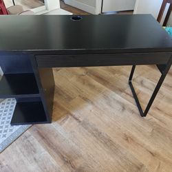 Free Desk With Shelves And Drawer