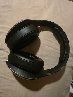 Mercedes Benz   Black Bluetooth Headphones