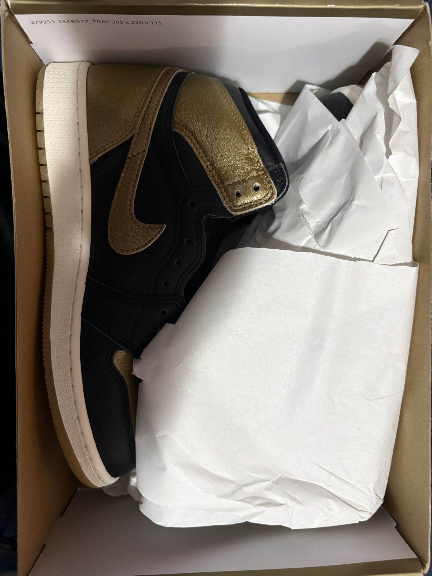 Air Jordan 1 Retro High OG GS – Black/Metallic Gold (7Y / Women’s 8.5) – New
