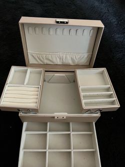 Jewelry box