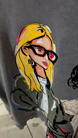 Women large sweatshirt