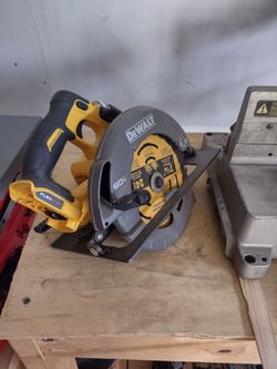 DeWalt 60V circular saw