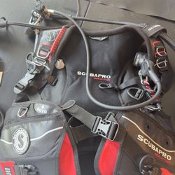 Scubapro MK25/S560 Regulator w/ Air2 + Zeagle Gauge Compass Equator BCD, Extras