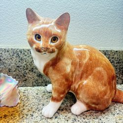 JENNY WINSTANLEY. Porcelain figurine, seated cat, first half of the 20th century, England, signed.