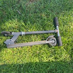 Free small scooter in Rialto by the 10th fwy, if posted is available- will not answer this question unless is pending