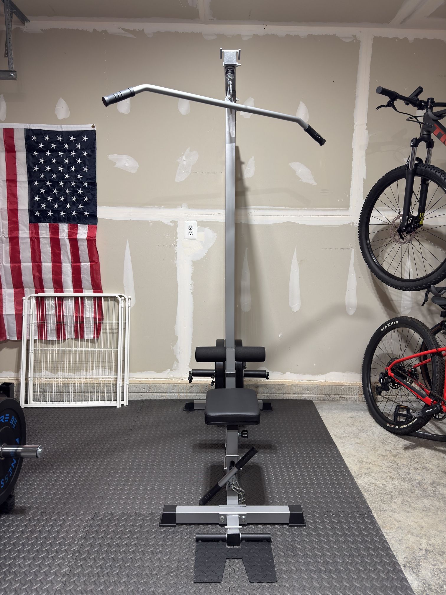 Lat Pulldown Machine