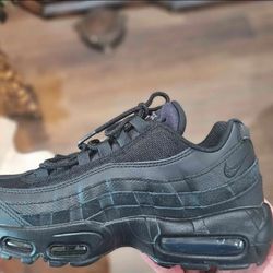 Nike Air Max 95 Black Size 8