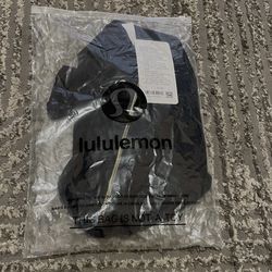 Black And Gold Lulu Size 4 