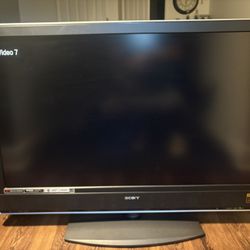Sony Big Screen TV – Discounted Today Only – Rare Find!