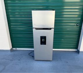 Míni fridge 2 door household refrigerator freezer (free local delivery in San Diego area) $200 firm