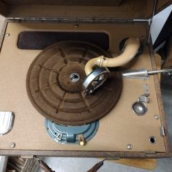 Vintage Turntables. Vintage Speakers.. Call only 