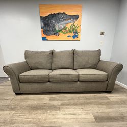Delivery Included Jackson Furniture Maddox Sofa in Fossil