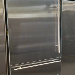 VIKING 36”WIDE BUILT IN STAINLESS STEEL 7 SERIES REFRIGERATOR
