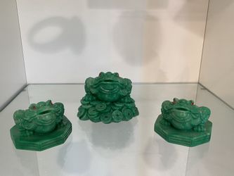 Jade Green Frog figurines - 3