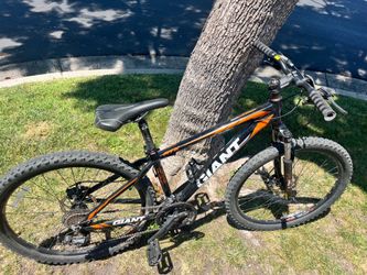 Black and Orange, Medium sized frame, Hardtail Giant ATX 27.5