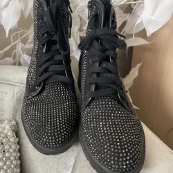 Botas negras 8.5 $10 dlls tenis NIKE 6.5 $35dlls